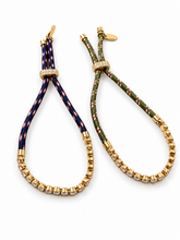 Load image into Gallery viewer, Pulseras ajustables azul marino y verde oliva; monturas de zirconias con laterales dorados cerrados
